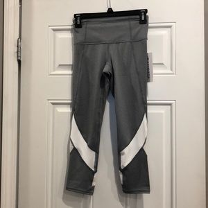 Athleta Color Block salutation Capri